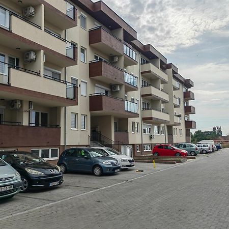 Road Warriors Apartment Subotica Bagian luar foto